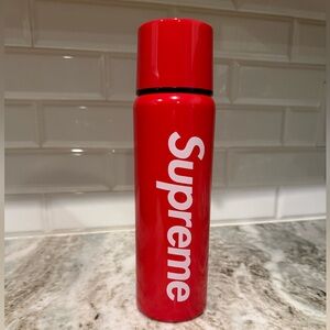 Supreme SIGG vacuum insulated water bottle - UNUSED